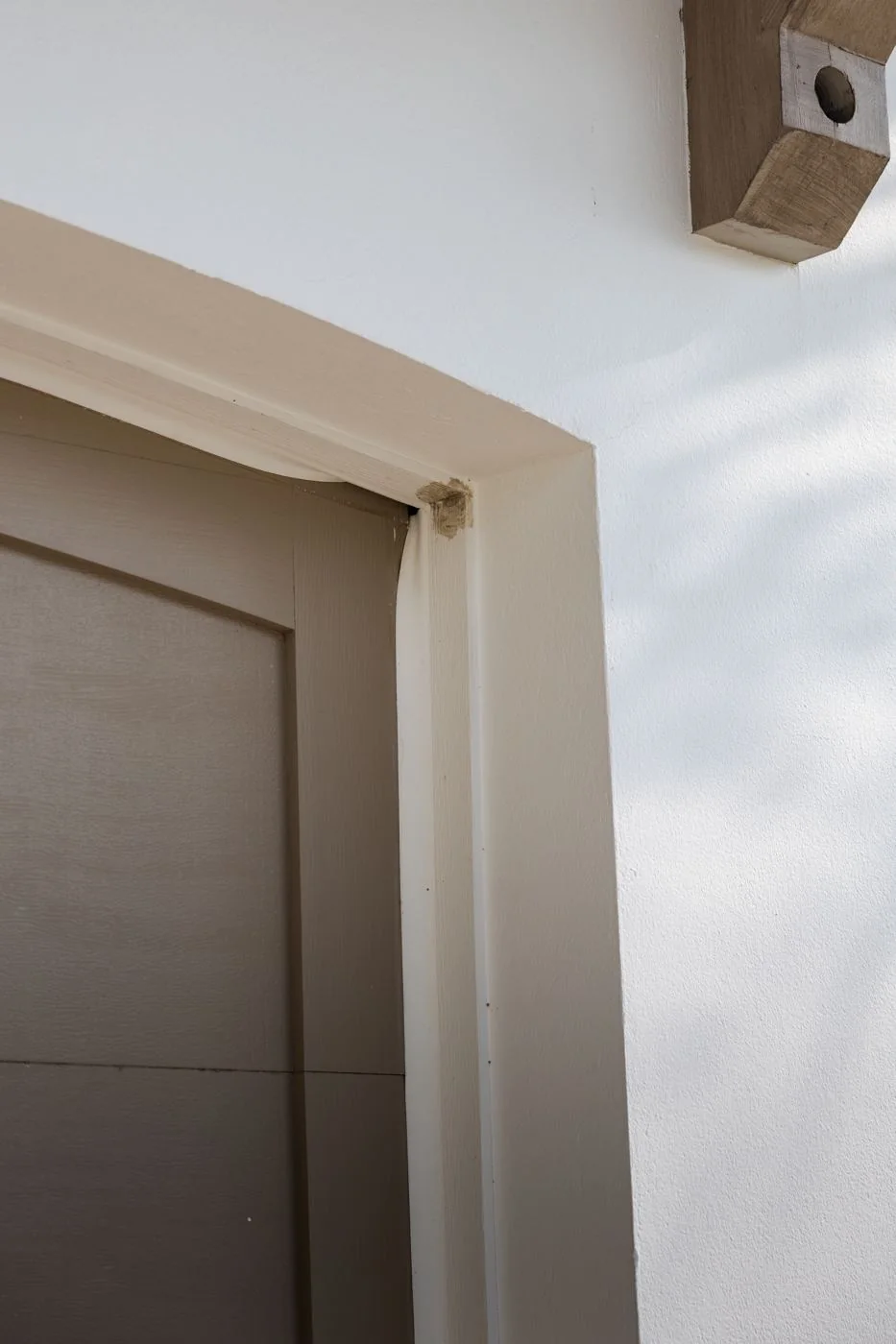 The framing with the nest cleared and the paint intact